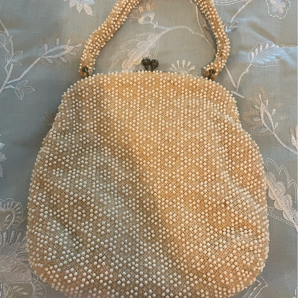 Cream Beaded Bag by Corde’ Bead, Basket-Weave Pattern - Picture 2 of 13